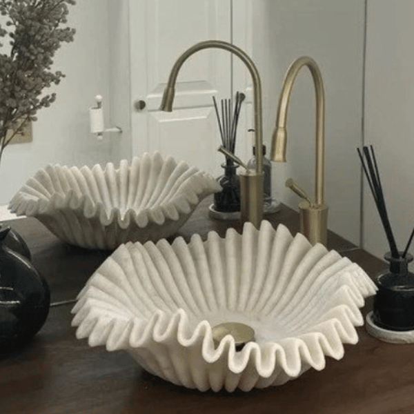 MARBLE RUFFLE SINK